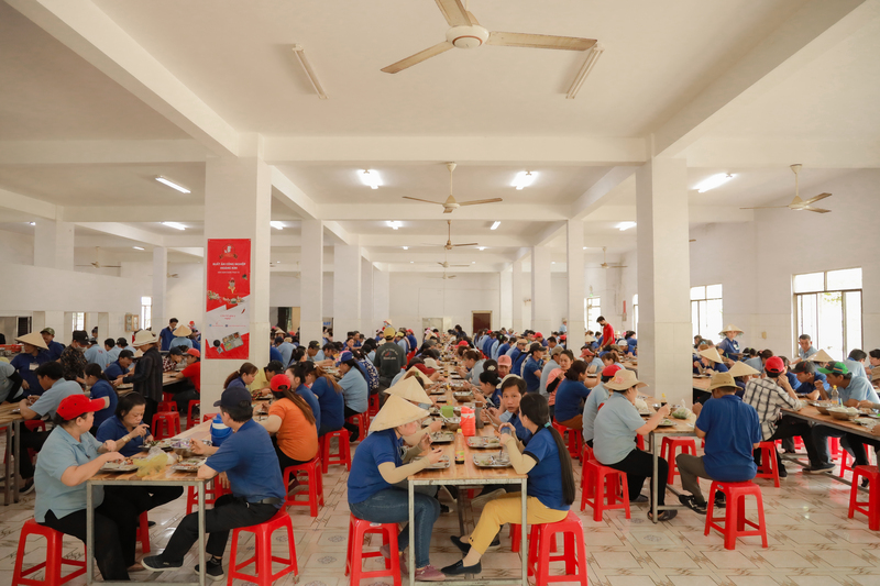 Hình ảnh khách hàng - Suất Ăn Công Nghiệp Hoàng Kim - Công Ty TNHH Một Thành Viên Suất Ăn Công Nghiệp Hoàng Kim